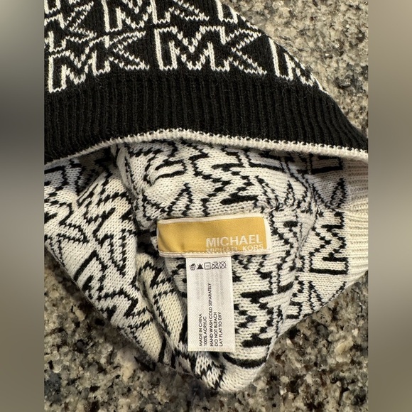 Michael Kors Scarf and Hat - Picture 5 of 6